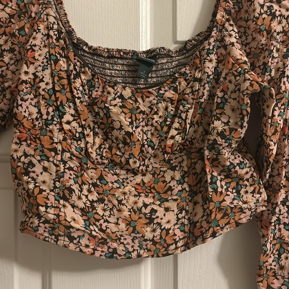 Floral Long Sleeve Crop - Picture 2 of 3